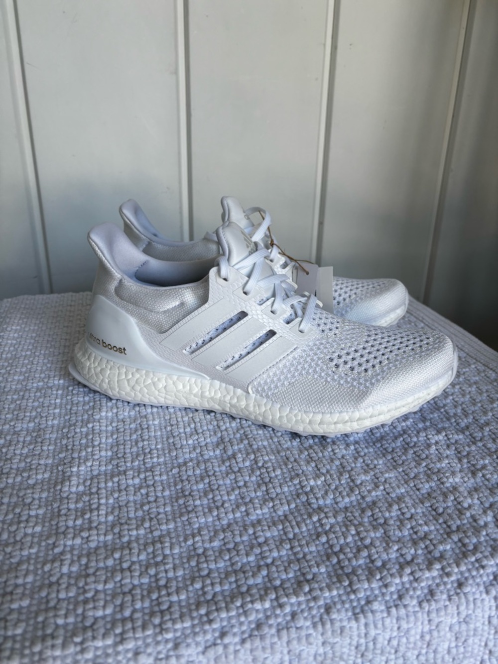 adidas White Ultra Boost Knit Running Sneakers, men’s 9, women’s 10